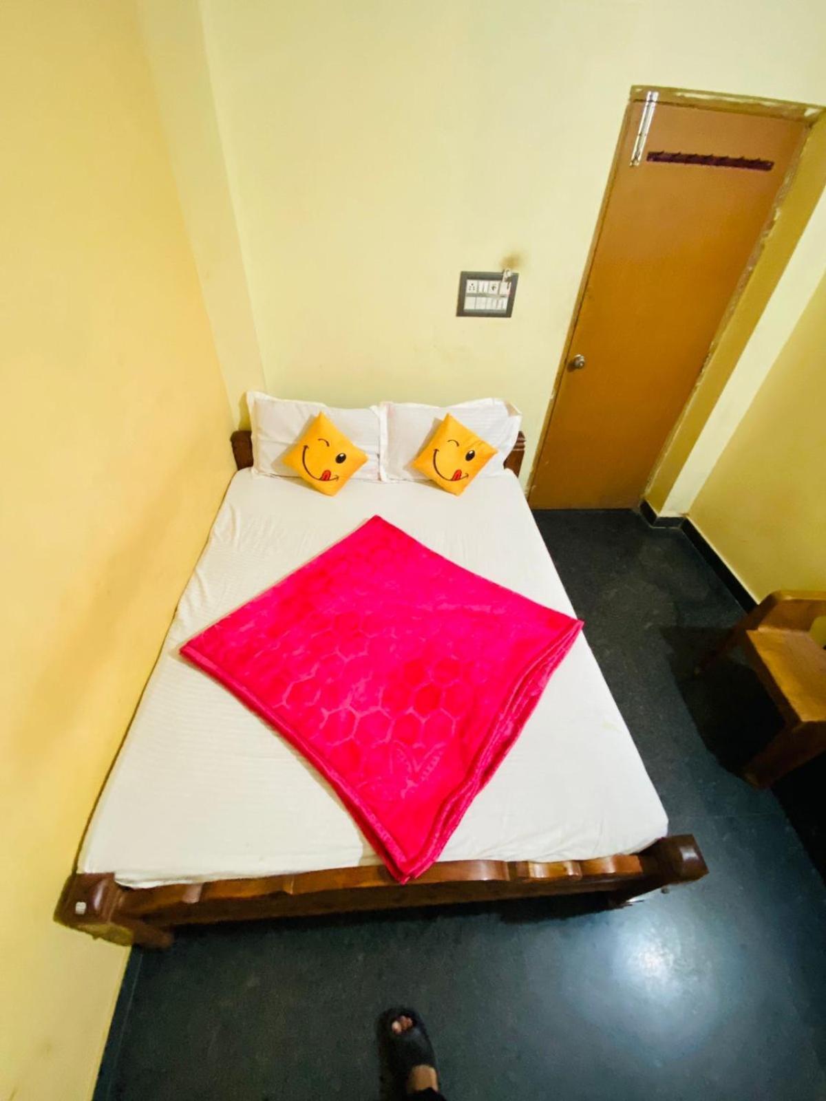 Hk Residency Hotel Mysore Bagian luar foto