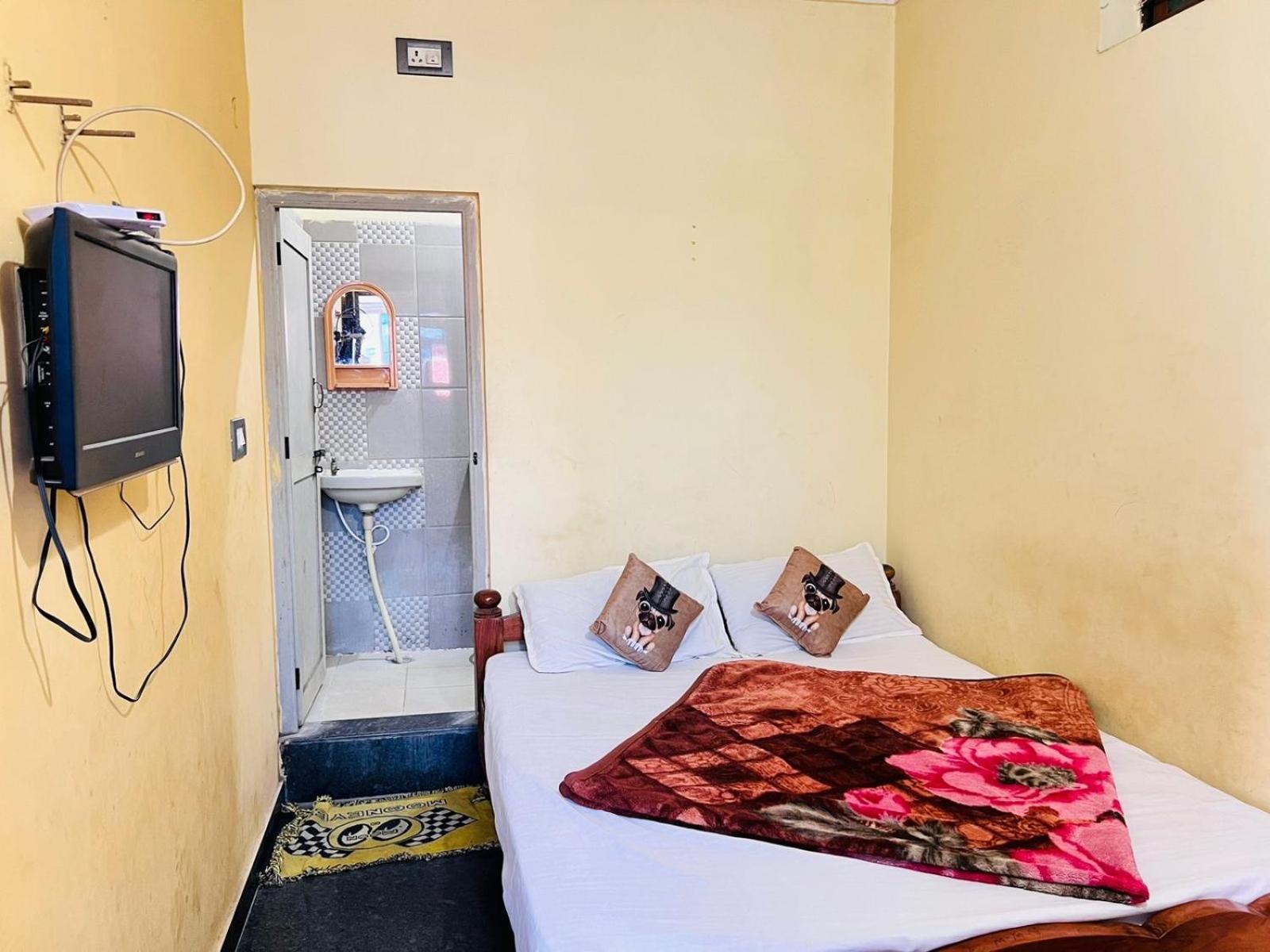 Hk Residency Hotel Mysore Bagian luar foto