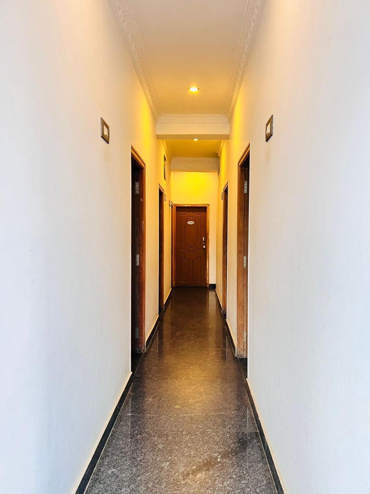 Hk Residency Hotel Mysore Bagian luar foto