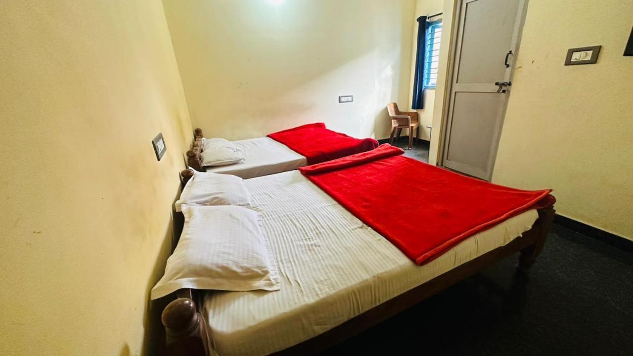 Hk Residency Hotel Mysore Bagian luar foto